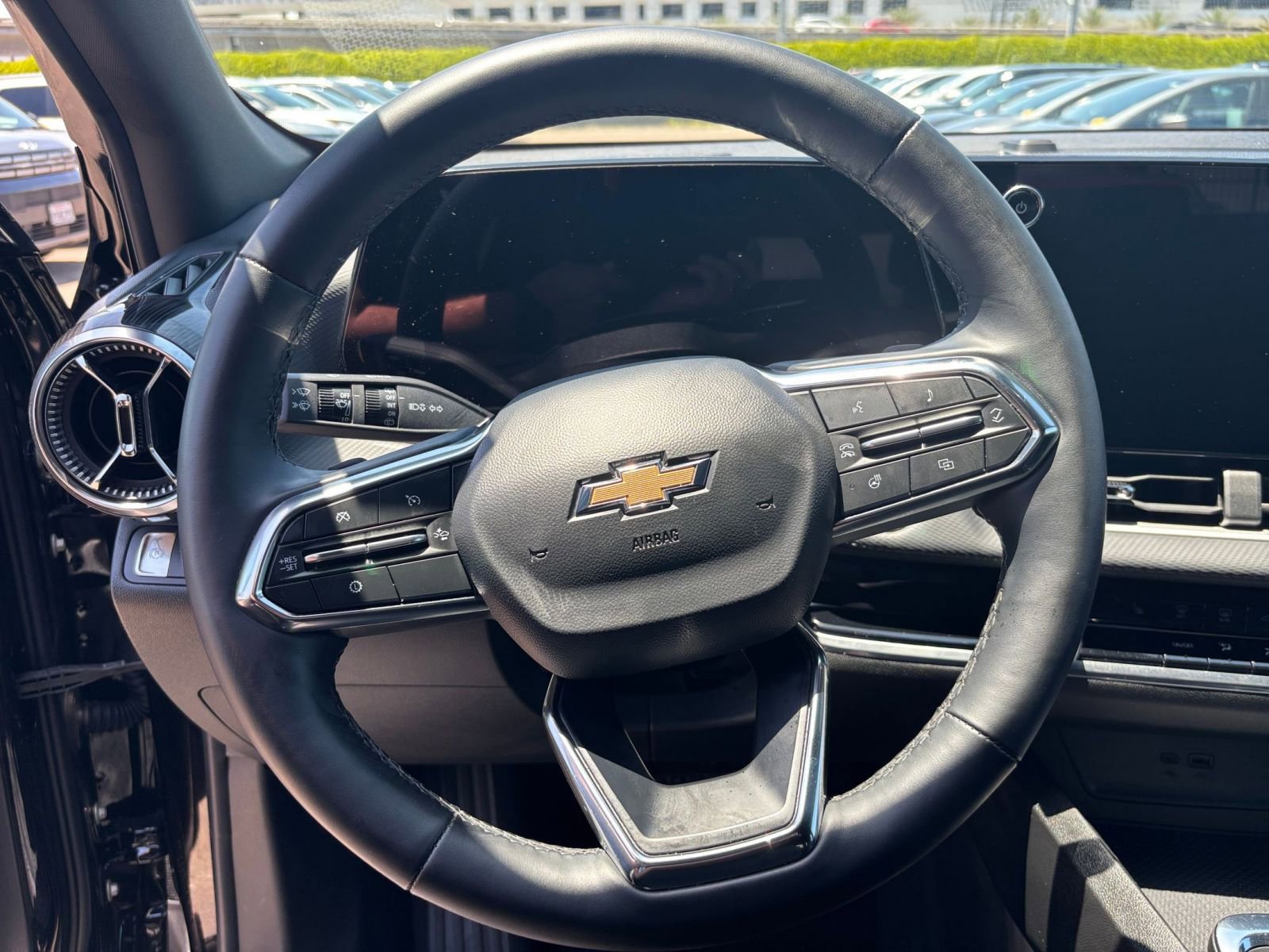Used 2025 Chevrolet Equinox LT FWD image 28