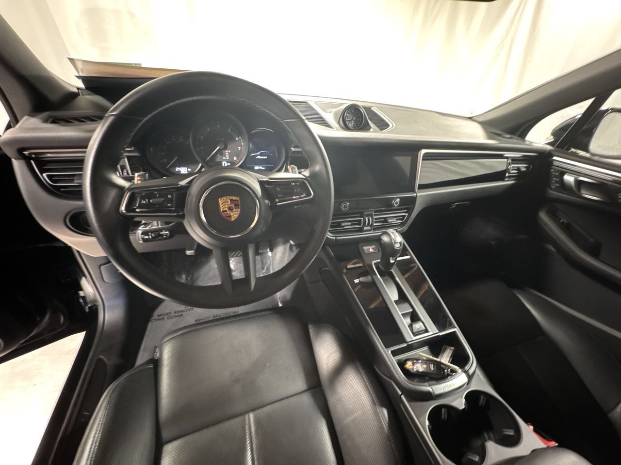 Used 2024 Porsche Macan AWD/4WD image 4