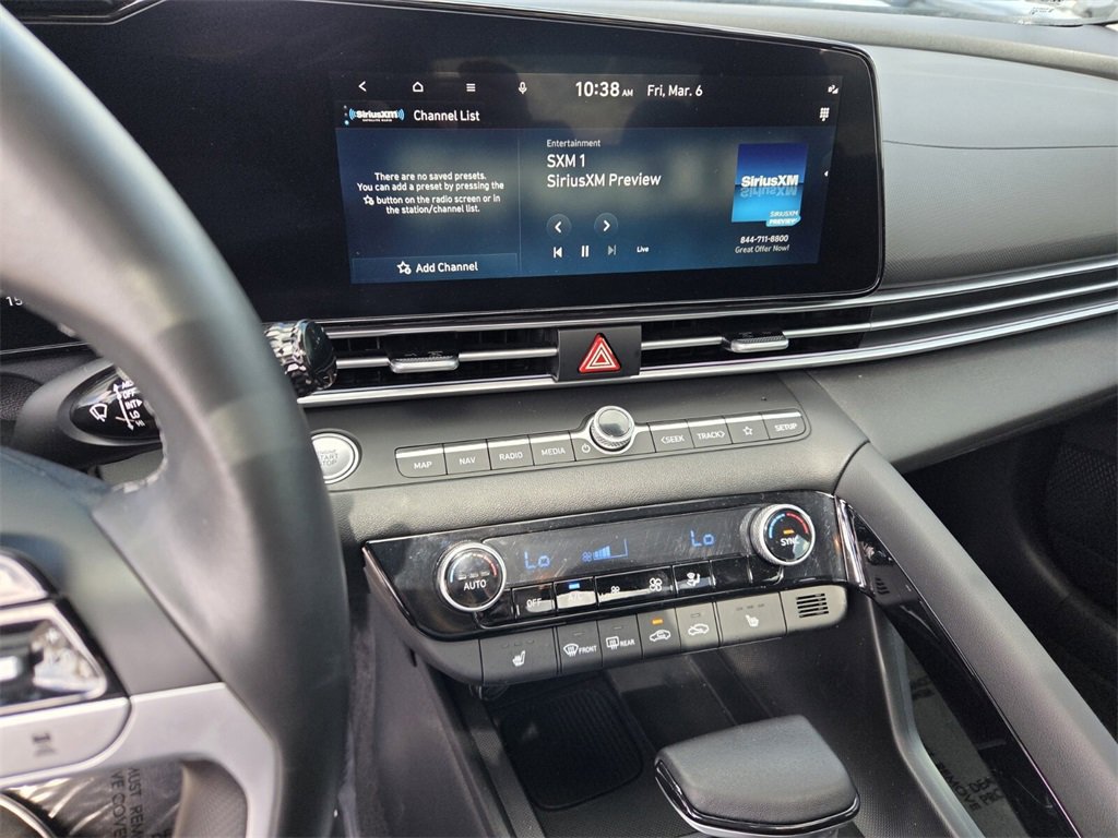 Used 2025 Hyundai Elantra SEL image 23