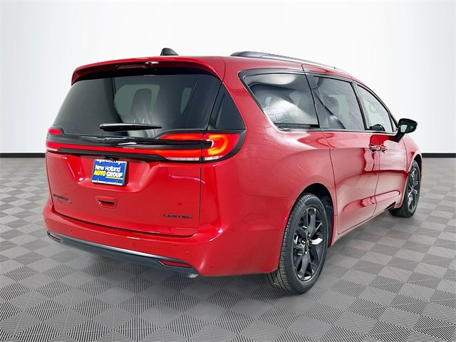 New 2026 Chrysler Pacifica Limited image 4