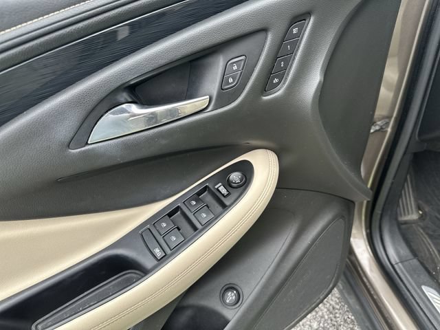 Used 2018 Buick Envision Essence FWD image 17
