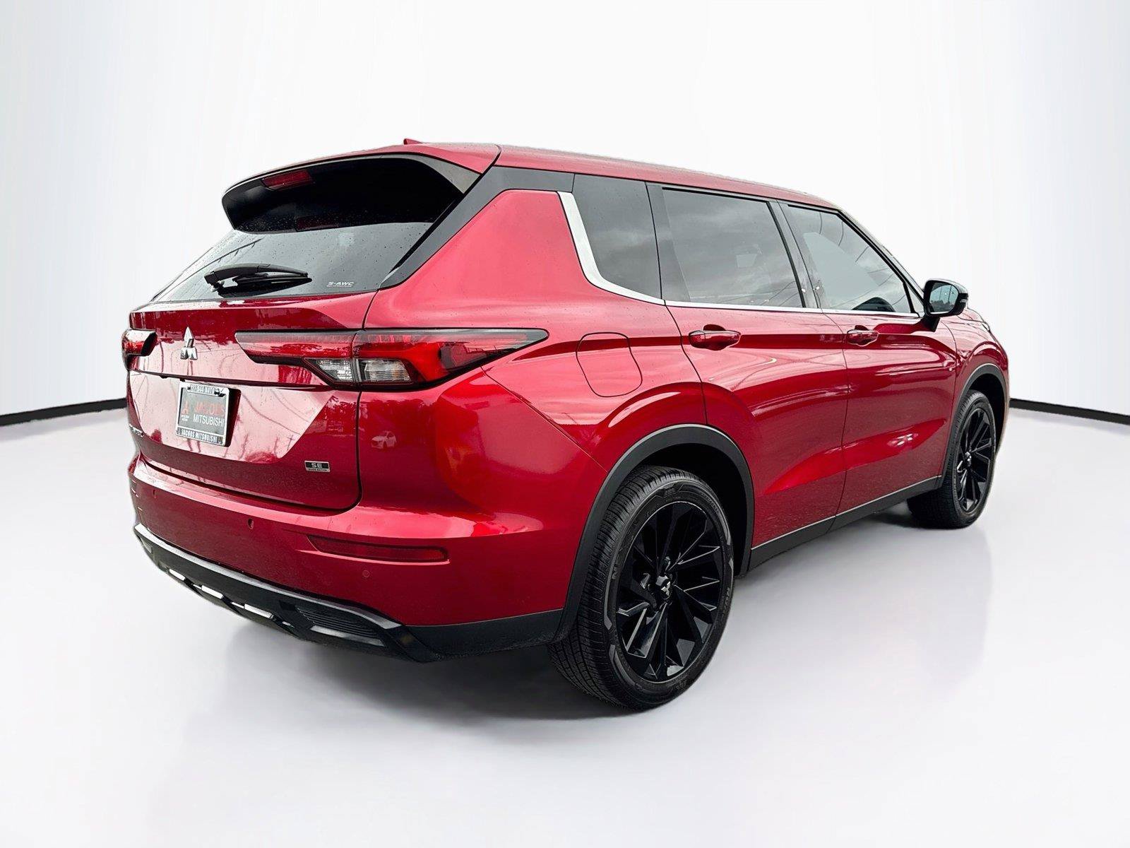 Used 2023 Mitsubishi Outlander SE Black Edition AWD/4WD image 5