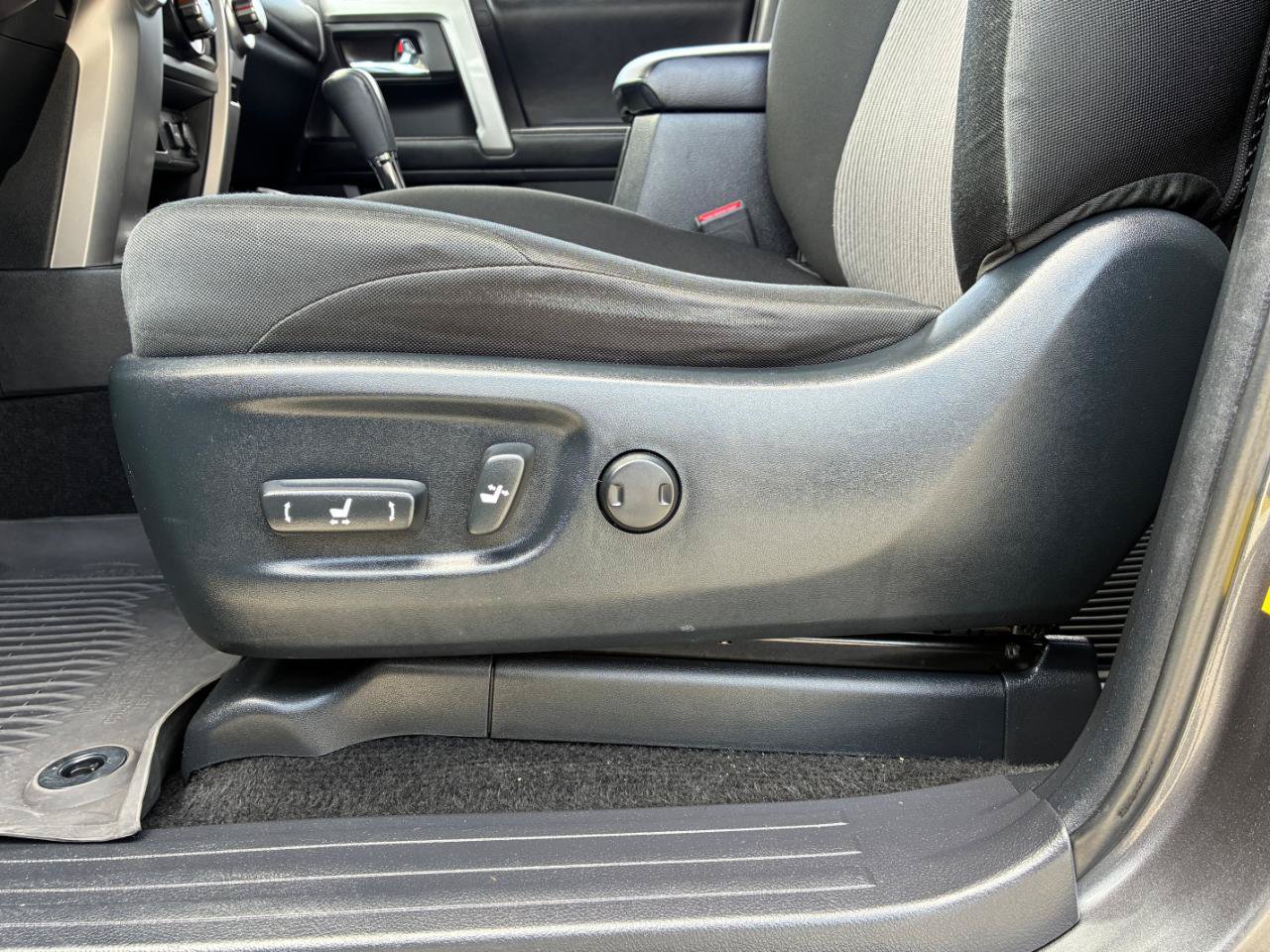 Used 2022 Toyota 4Runner SR5 AWD/4WD image 13