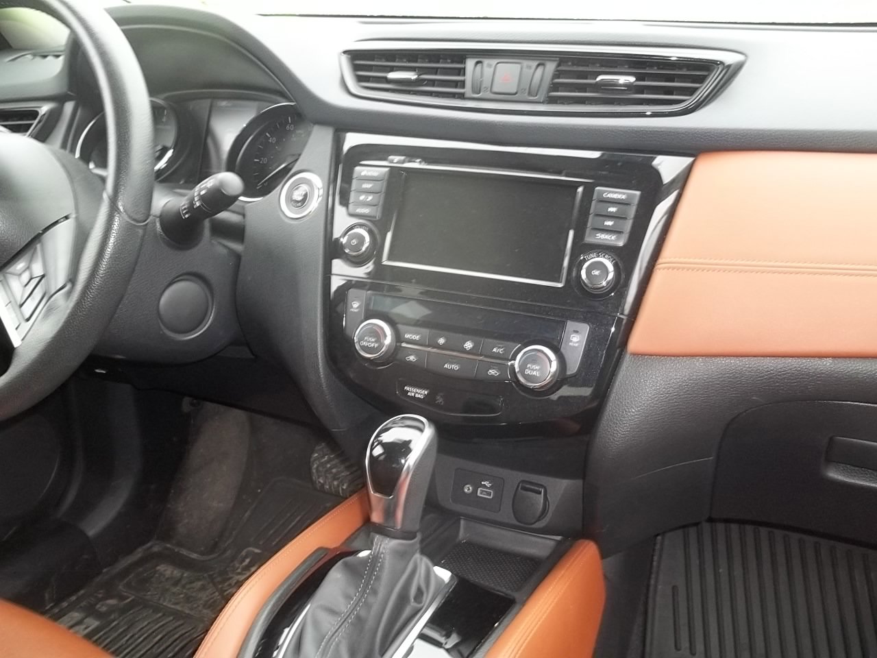 Used 2019 Nissan Rogue SL w/ Premium Package image 7