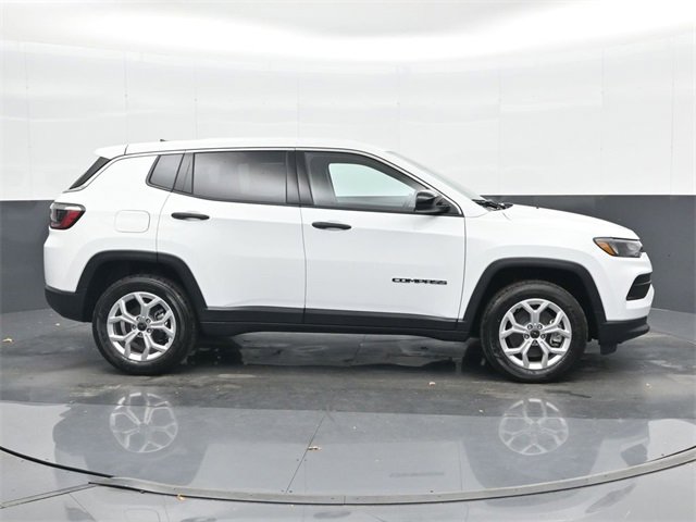 Used 2025 Jeep Compass Sport image 5