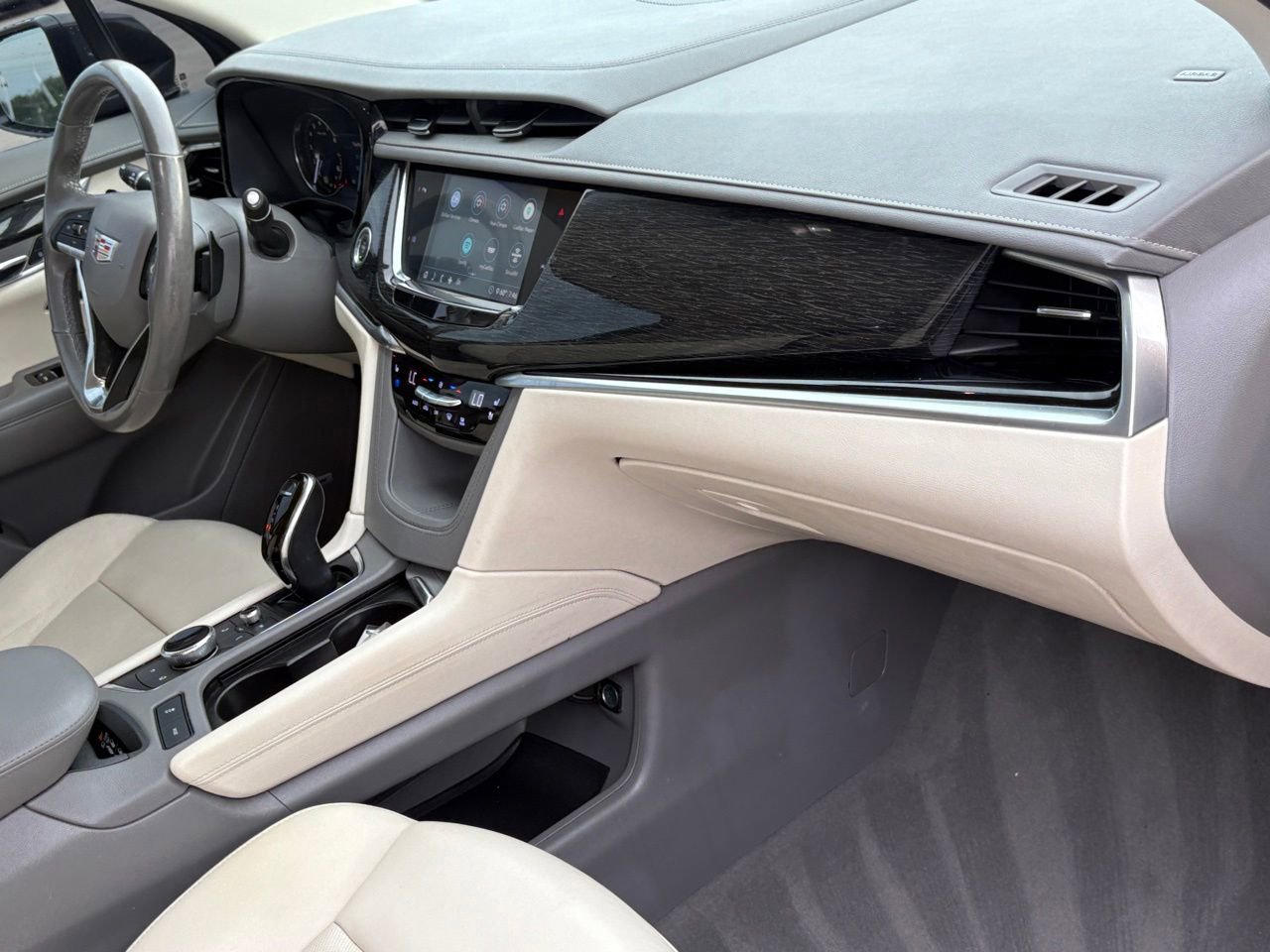 Used 2020 Cadillac XT6 Premium Luxury FWD image 39