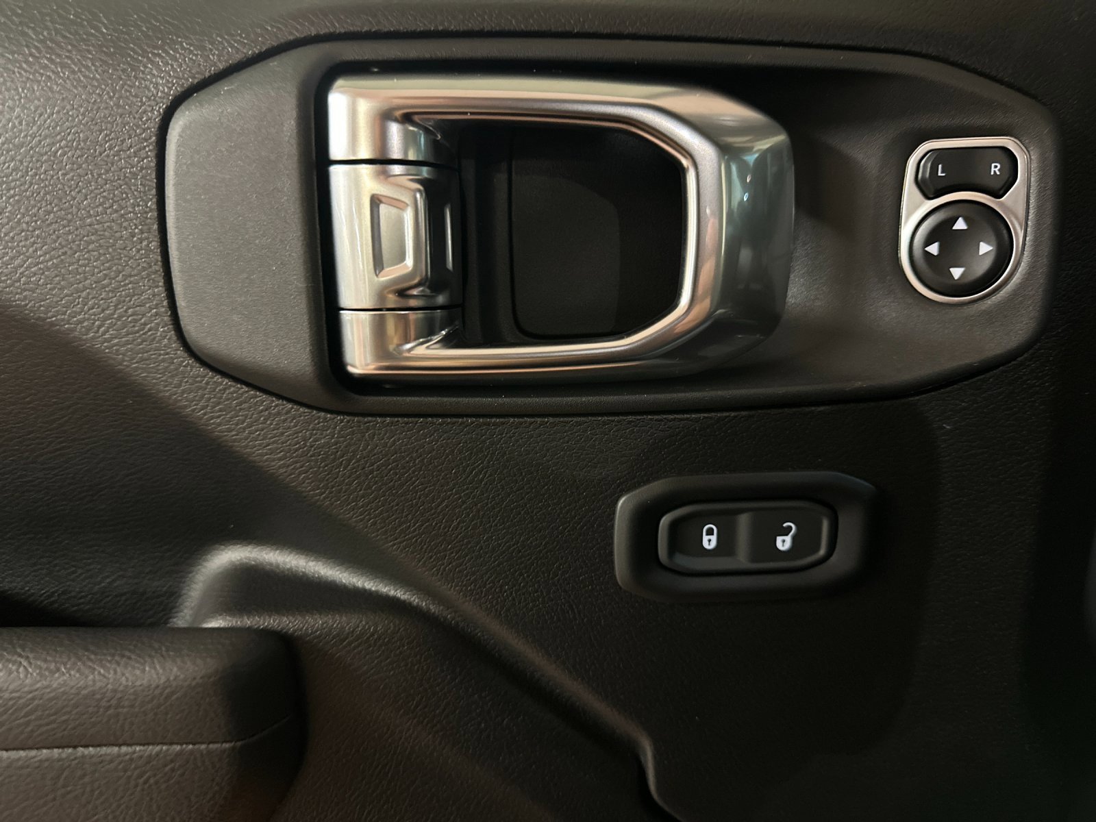 New 2025 Jeep Wrangler Rubicon image 10