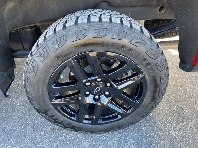 Used 2025 Chevrolet Silverado 1500 LT Trail Boss w/ Dark Appearance Package image 11