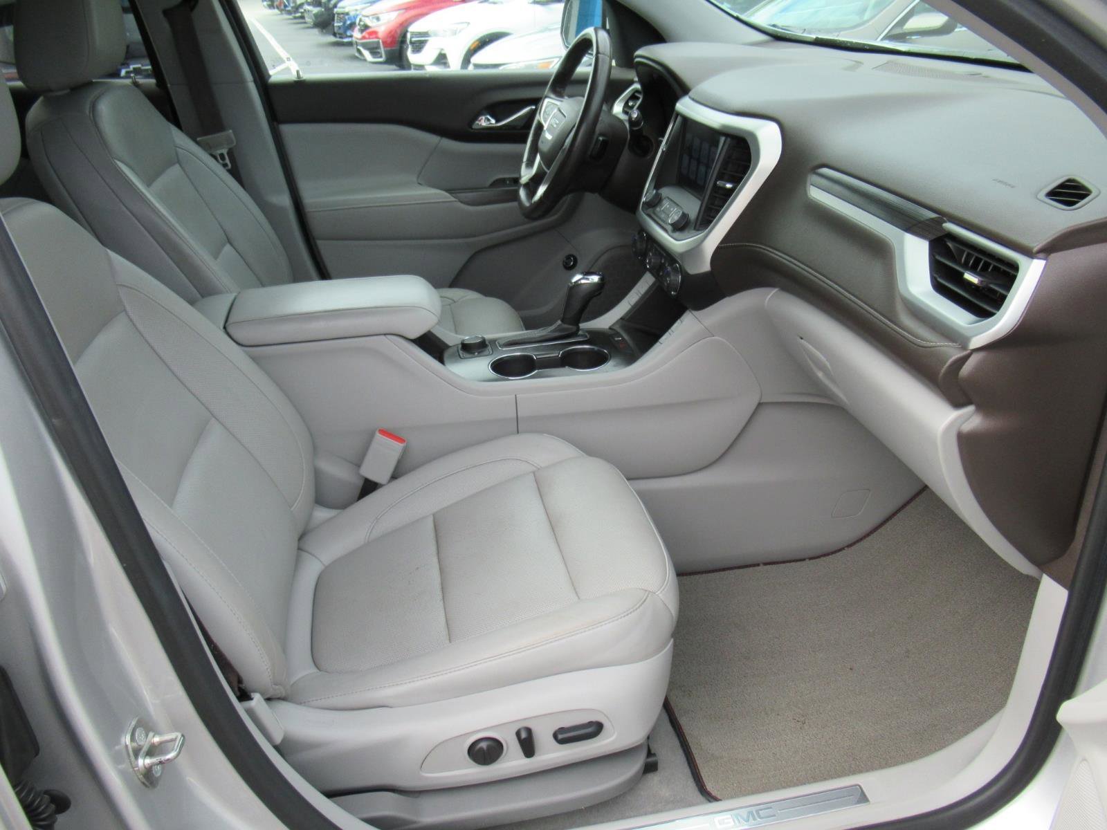 Used 2018 GMC Acadia SLT image 10