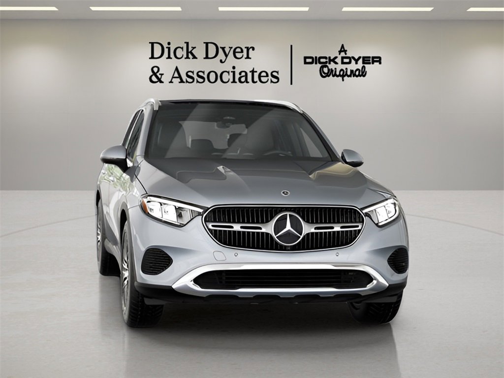 Used 2025 Mercedes-Benz GLC 300 4MATIC image 34