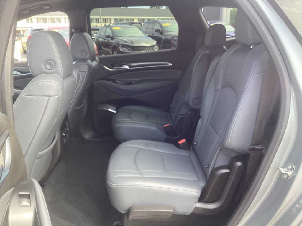 Used 2023 Buick Enclave Essence AWD/4WD image 17