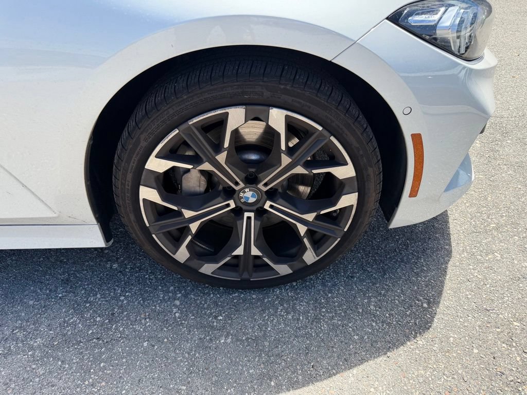 Used 2025 BMW 330i xDrive Sedan w/ M Sport Package AWD/4WD image 4