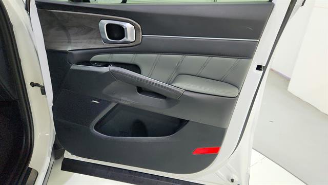 Used 2025 Kia Sorento SX Prestige w/ Sage Leather Package image 33