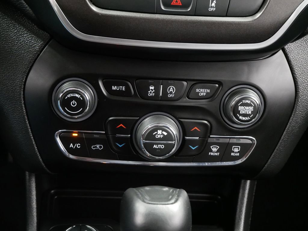 Certified 2022 Jeep Cherokee Trailhawk w/ Premium Leather Package image 33