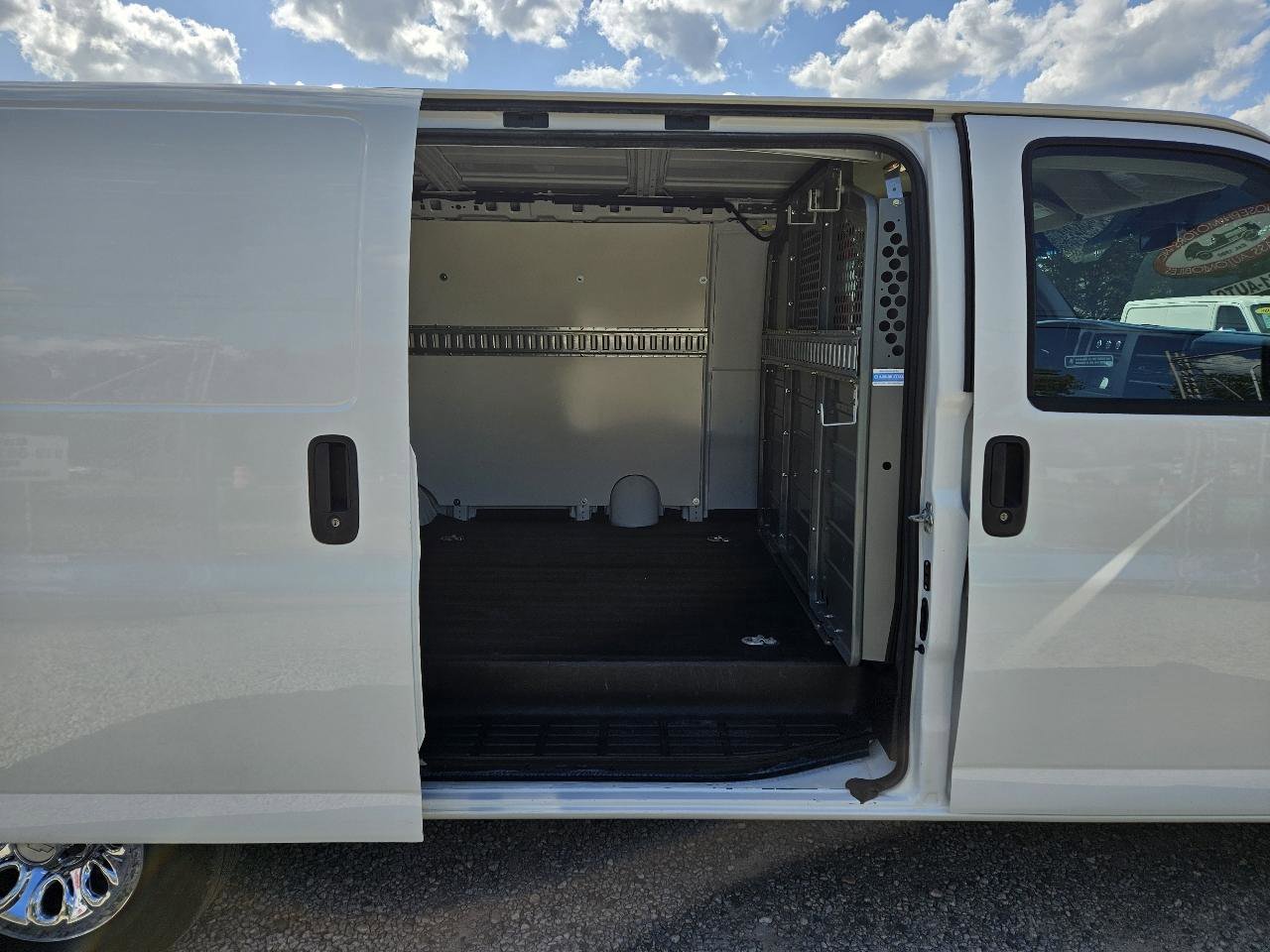 Used 2014 Chevrolet Express 1500 RWD image 22