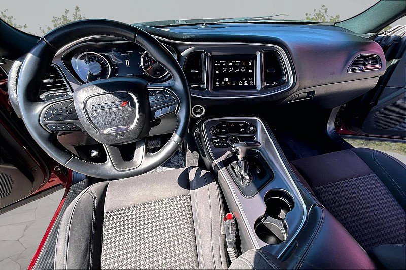 Used 2019 Dodge Challenger SXT image 7