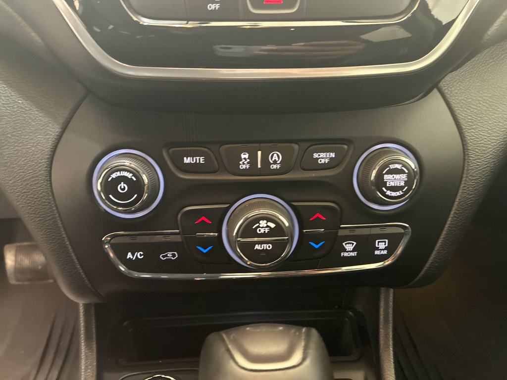 Used 2019 Jeep Cherokee Limited w/ Trailer Tow Group AWD/4WD image 15