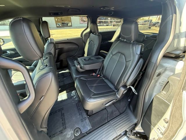 New 2026 Chrysler Pacifica Select FWD image 17