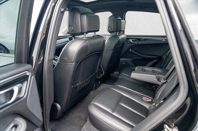 Certified 2018 Porsche Macan AWD/4WD image 22