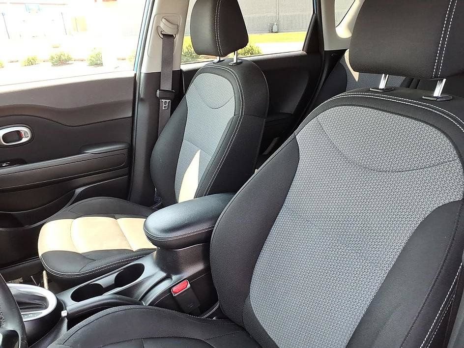 Used 2018 Kia Soul + FWD image 16