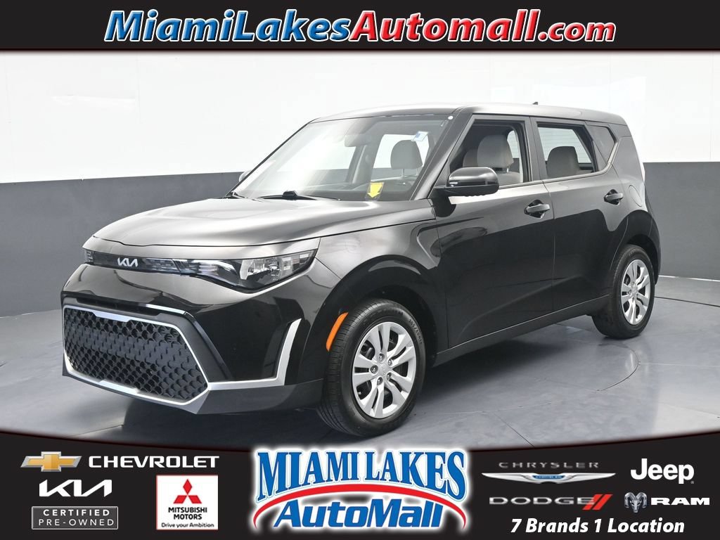 Used 2023 Kia Soul LX FWD image 1