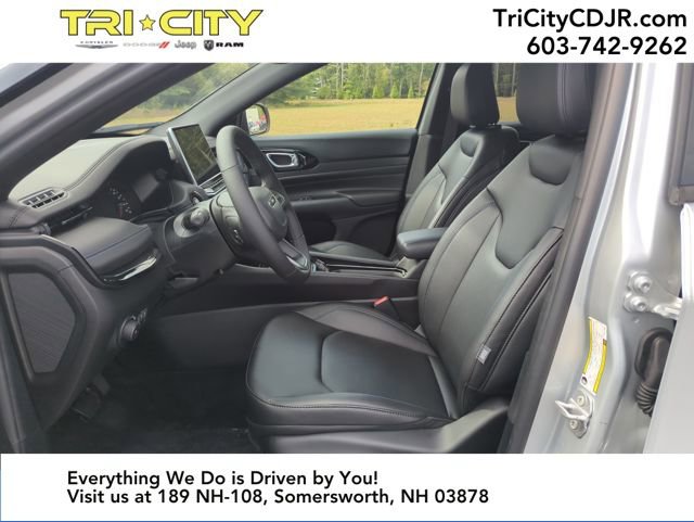 New 2025 Jeep Compass Limited w/ Sun & Sound Group image 9