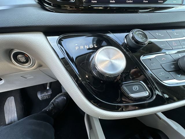 Used 2024 Chrysler Pacifica Touring-L image 24