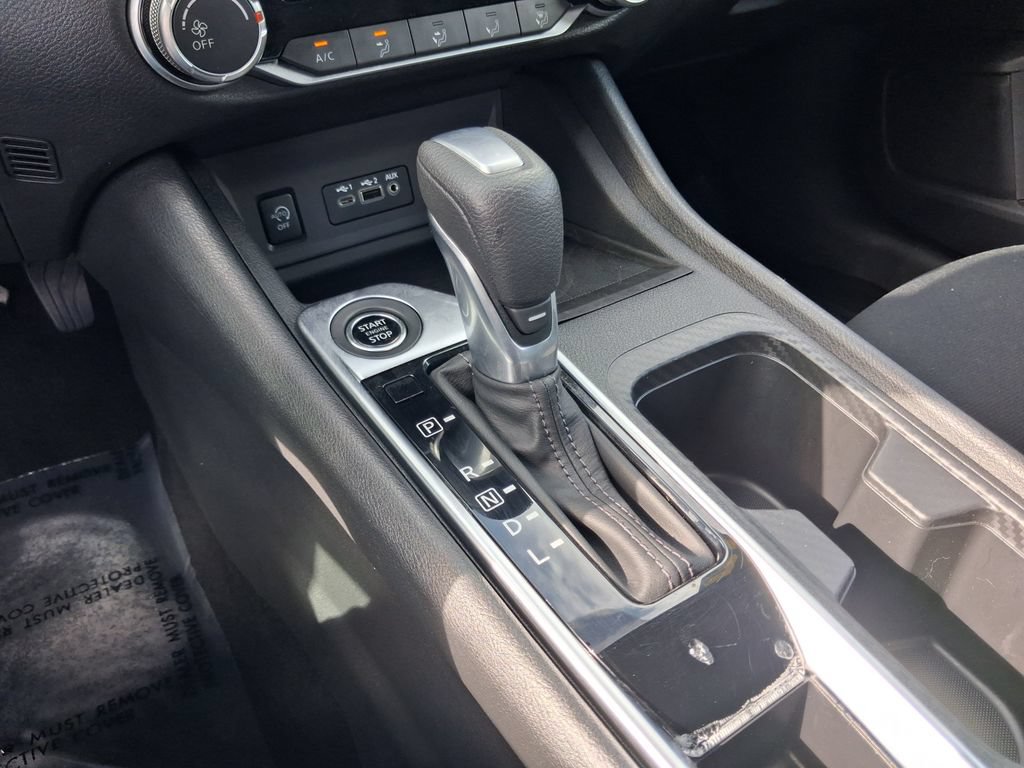 Used 2025 Nissan Sentra SV FWD image 28