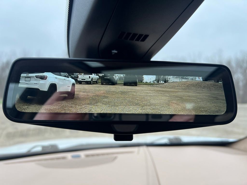 Used 2017 Cadillac XT5 Platinum w/ Driver Assist Package image 50