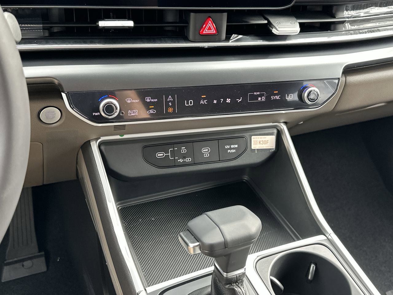 New 2026 Kia Carnival FWD image 18