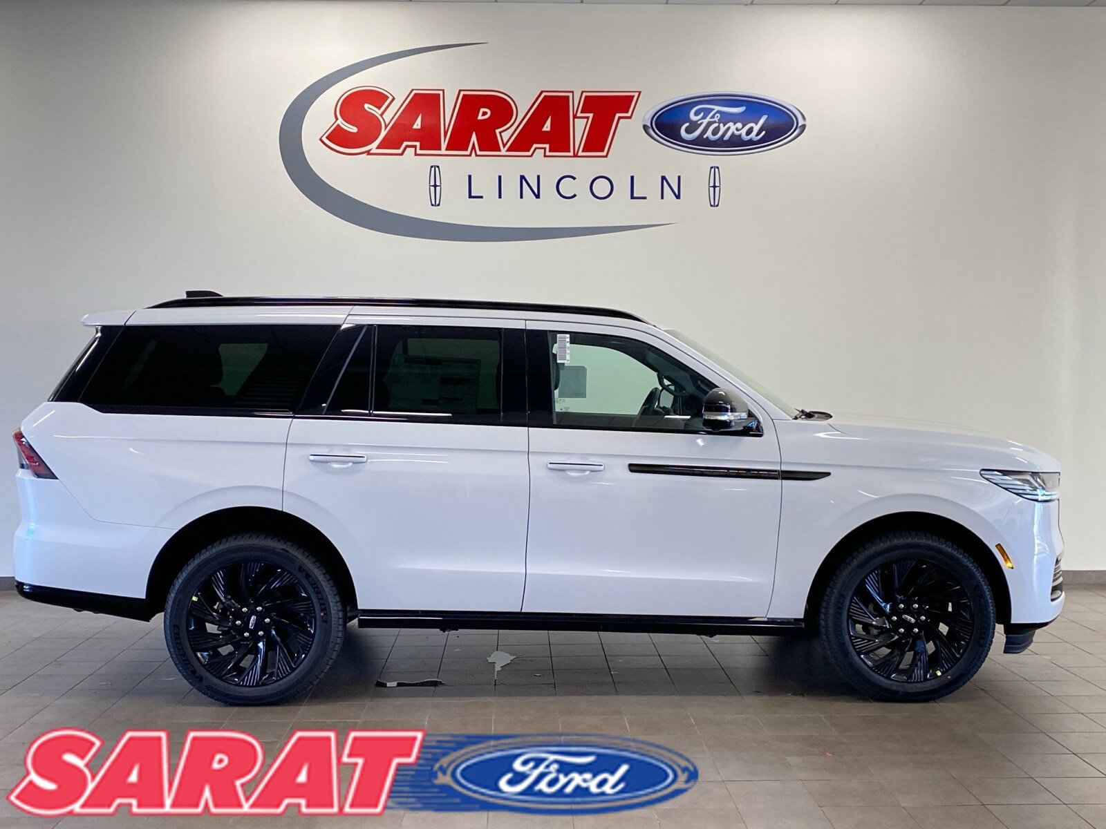 New 2025 Lincoln Navigator Reserve w/ Jet Appearance Package