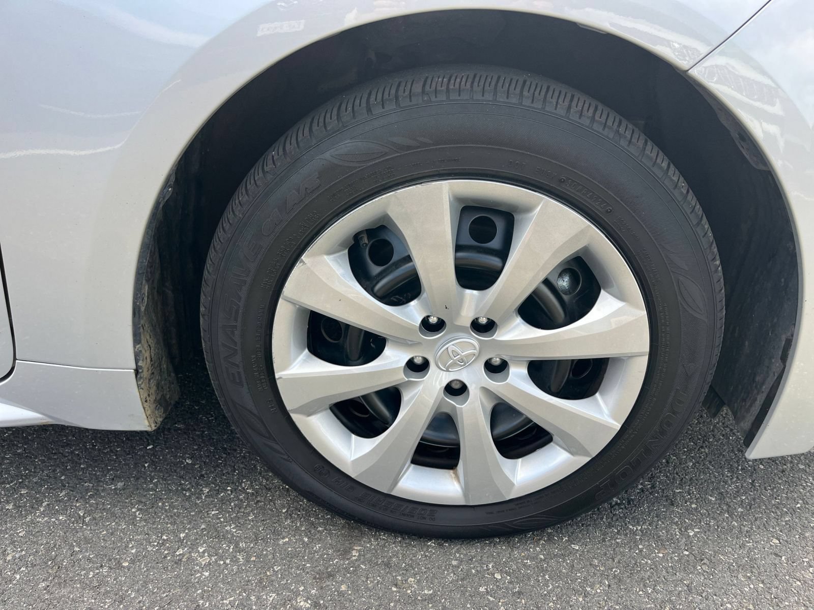Used 2025 Toyota Corolla LE FWD image 29