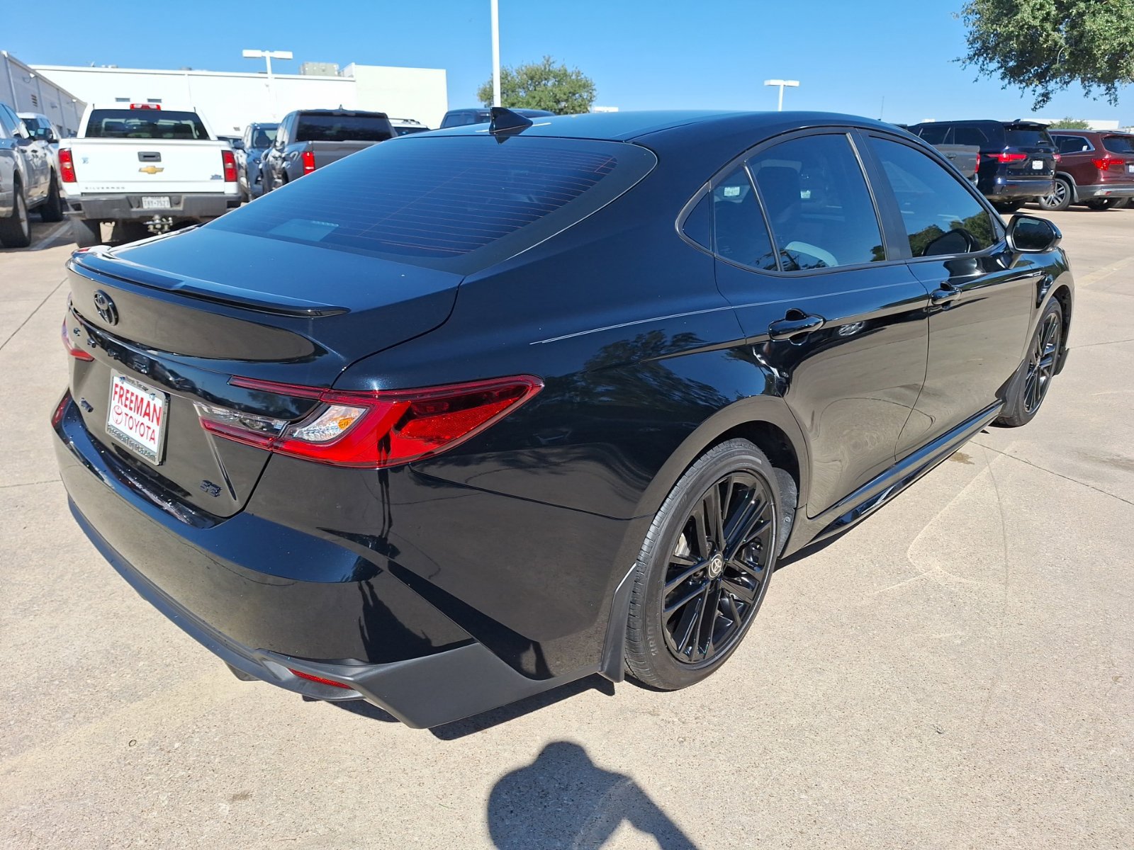 Used 2025 Toyota Camry SE w/ Convenience Package FWD image 6