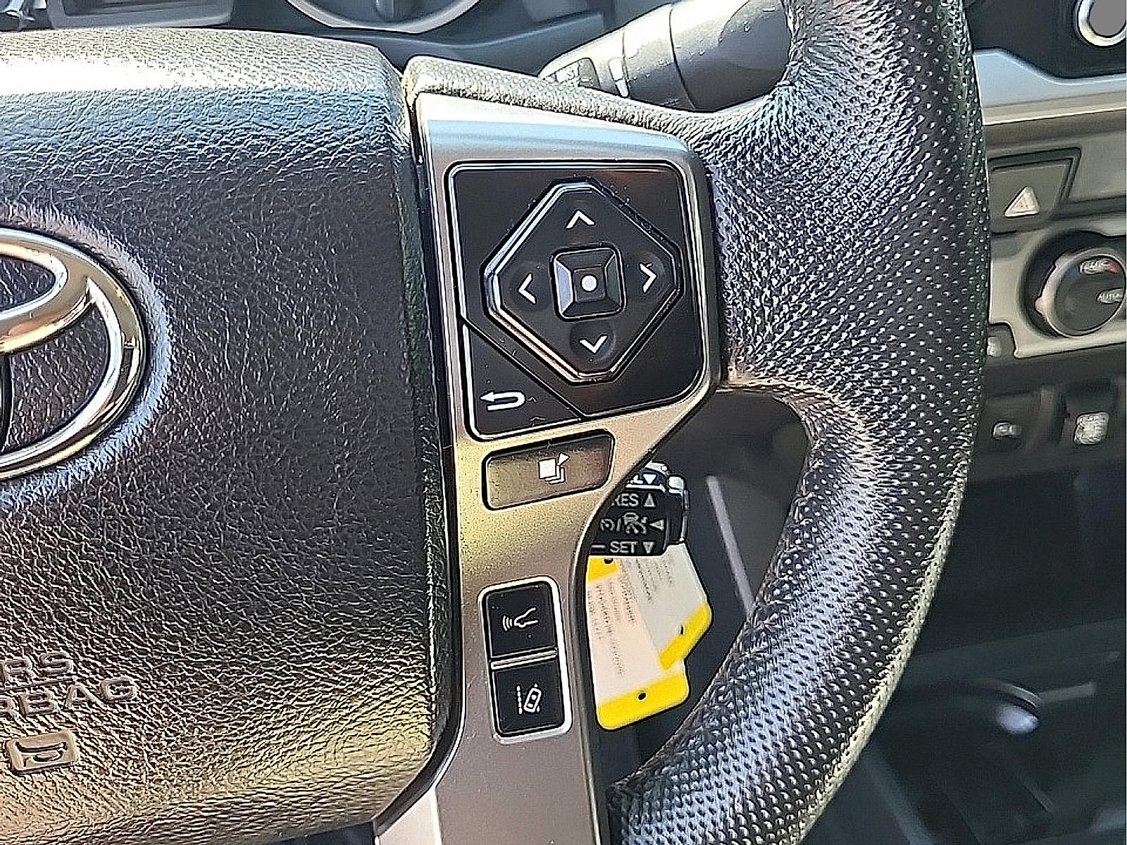 Used 2021 Toyota Tacoma SR5 AWD/4WD image 18