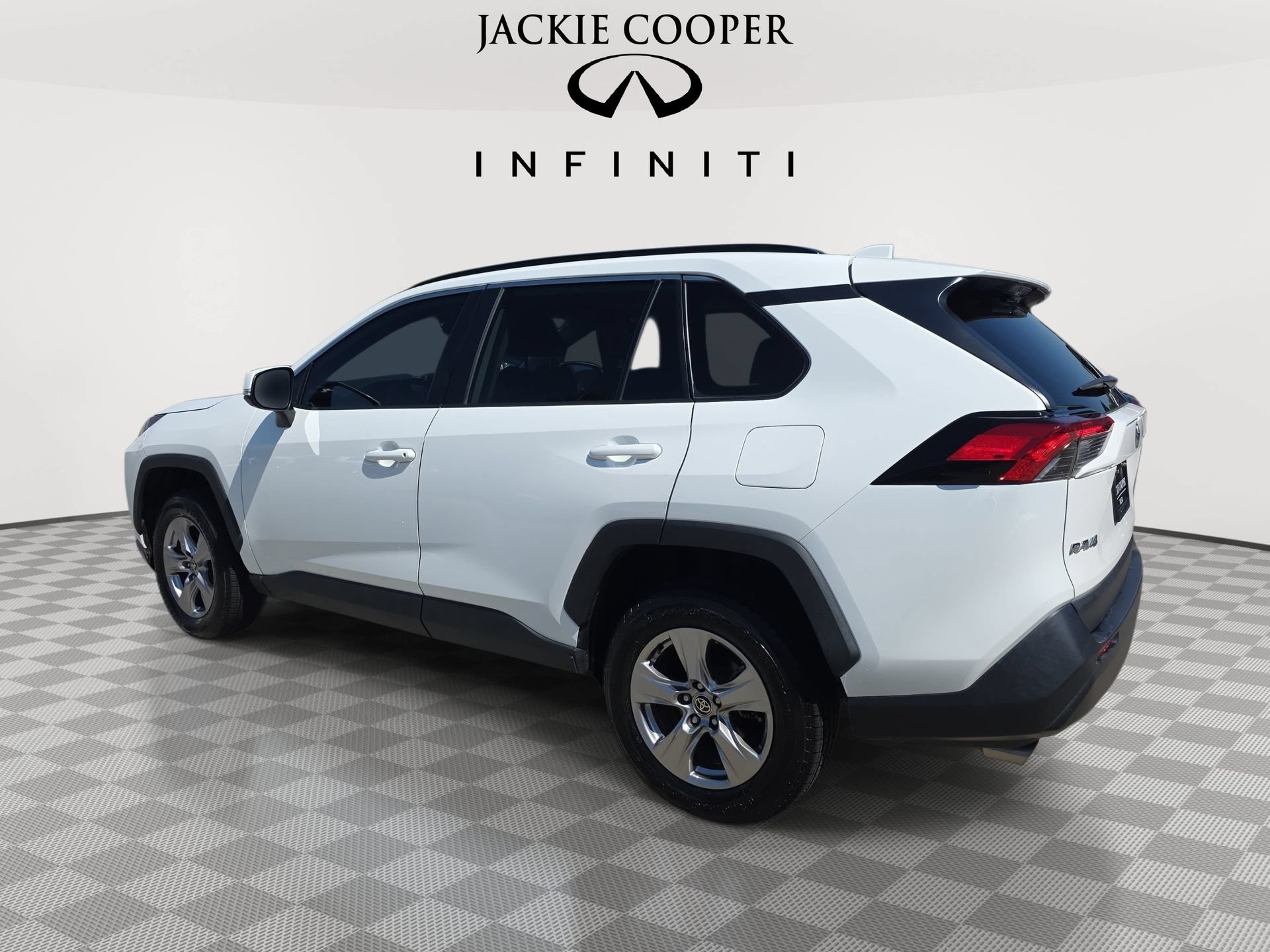 Used 2023 Toyota RAV4 XLE w/ Convenience Package FWD image 7