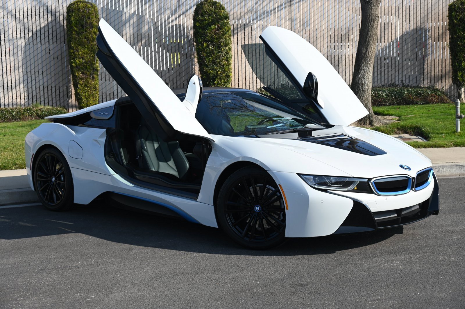 Used 2019 BMW i8 Roadster image 2