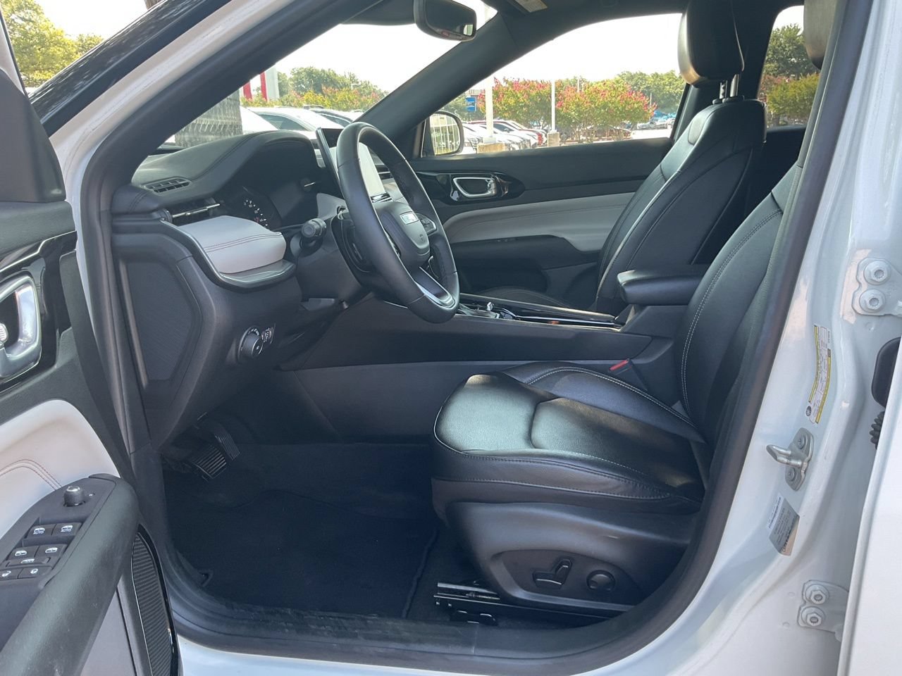 Used 2025 Jeep Compass Limited AWD/4WD image 8