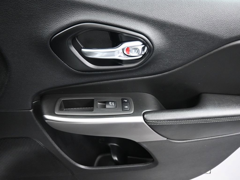 Used 2022 Jeep Cherokee Limited w/ Elite Package image 43