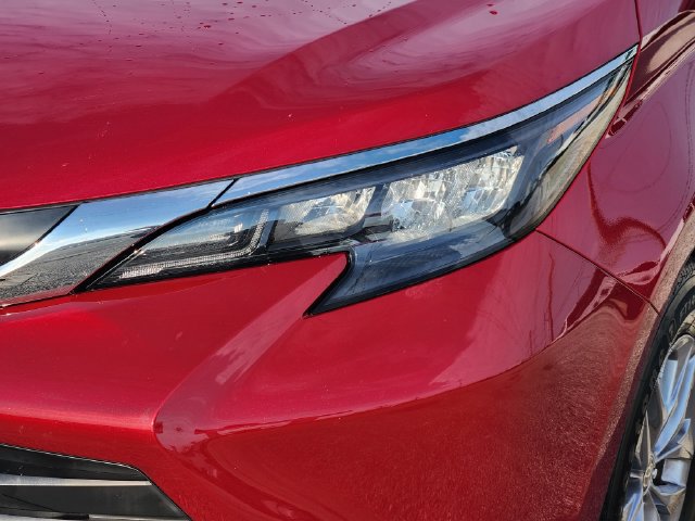 Used 2026 Toyota Sienna XLE FWD image 9