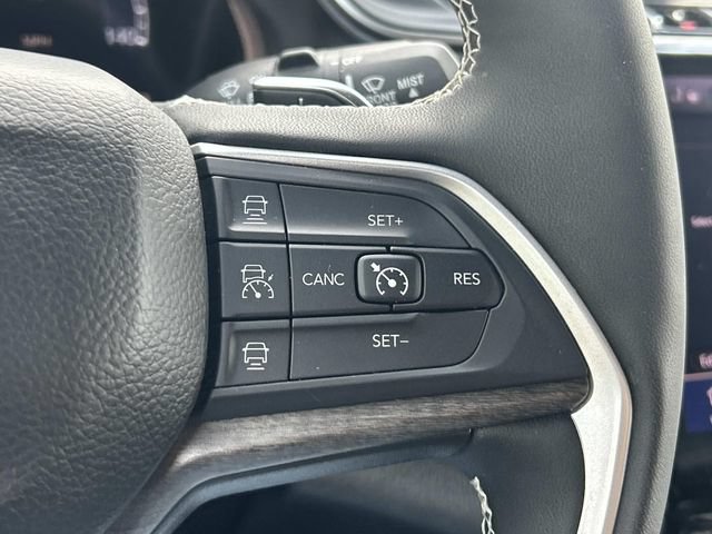Used 2024 Jeep Grand Cherokee L Limited AWD/4WD image 25