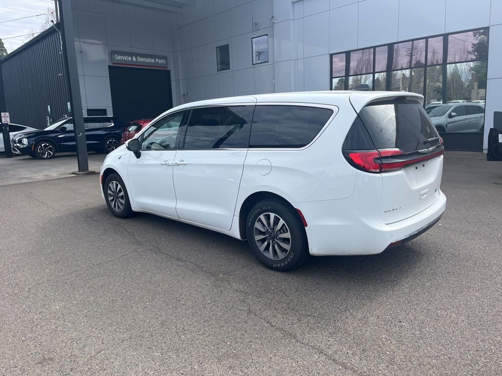 Used 2023 Chrysler Pacifica Touring-L image 5