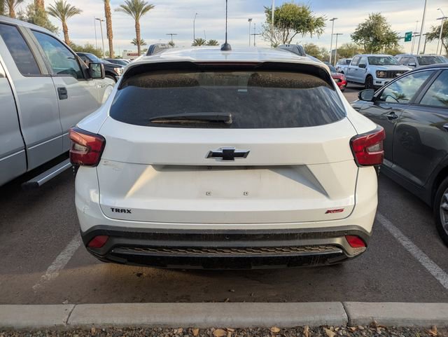 Used 2025 Chevrolet Trax RS w/ Sunroof Package image 3