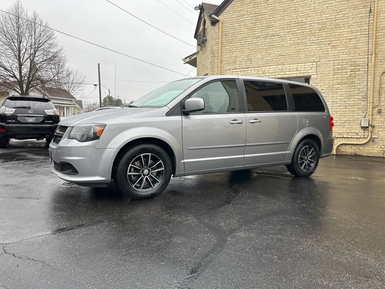Used 2015 Dodge Grand Caravan SE image 1