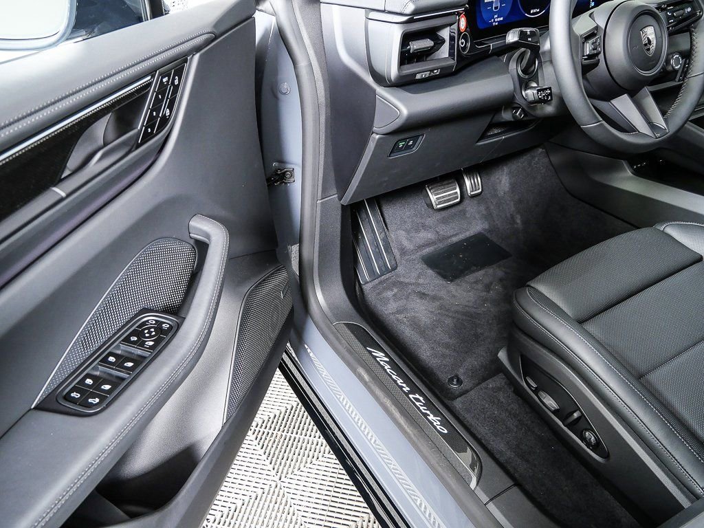 Used 2025 Porsche Macan Turbo Electric image 6
