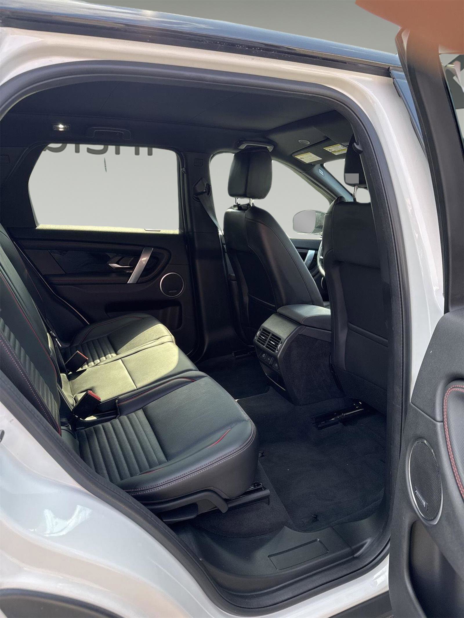 Used 2023 Land Rover Discovery Sport SE R-Dynamic image 21