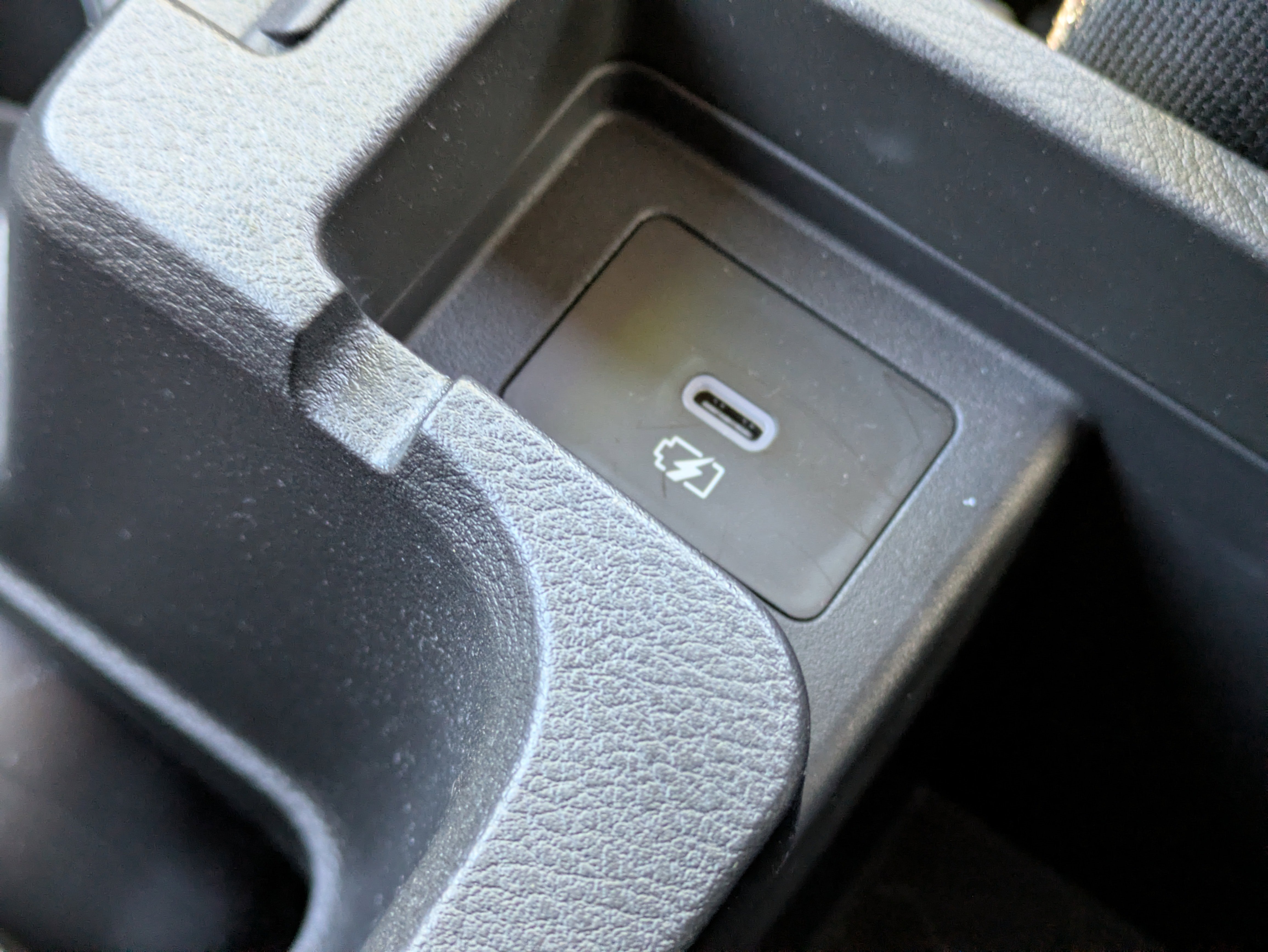 Used 2023 Nissan Versa SR w/ Trunk Package image 30