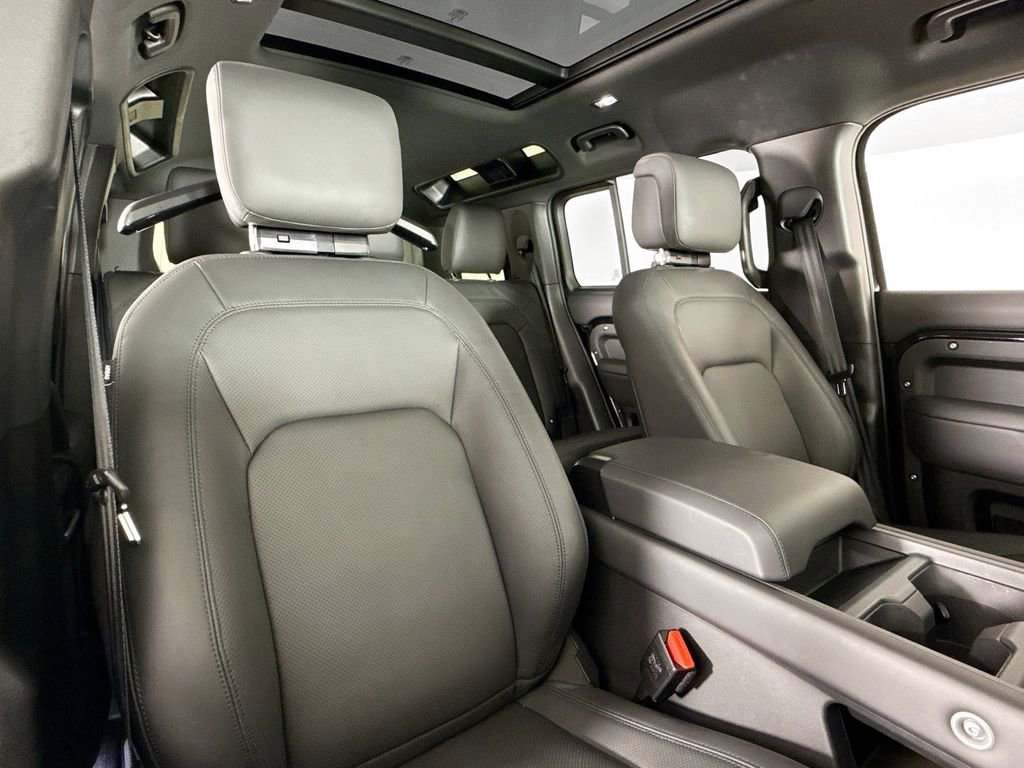 Used 2025 Land Rover Defender 110 S image 14