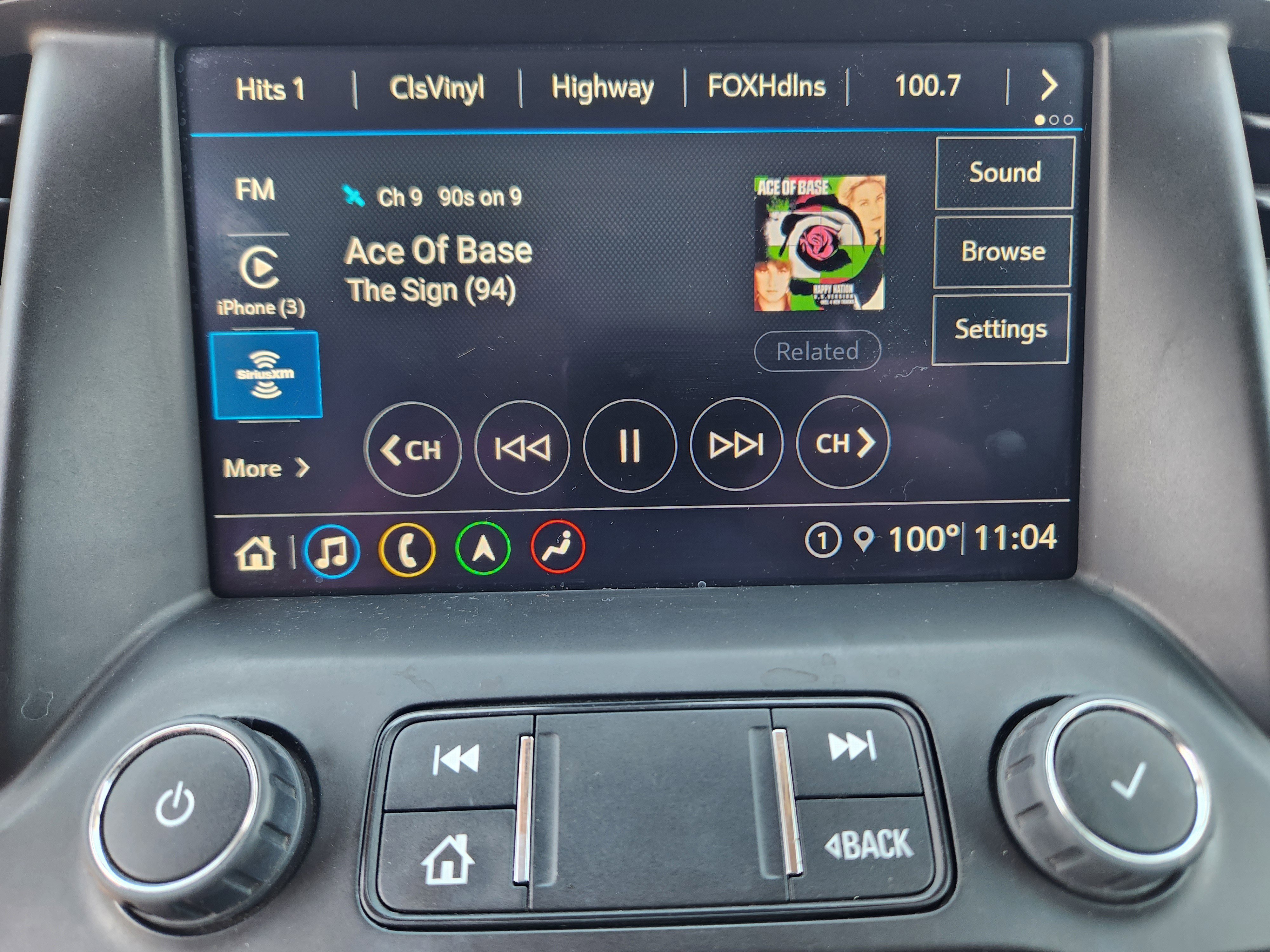 Used 2023 GMC Acadia SLT image 13