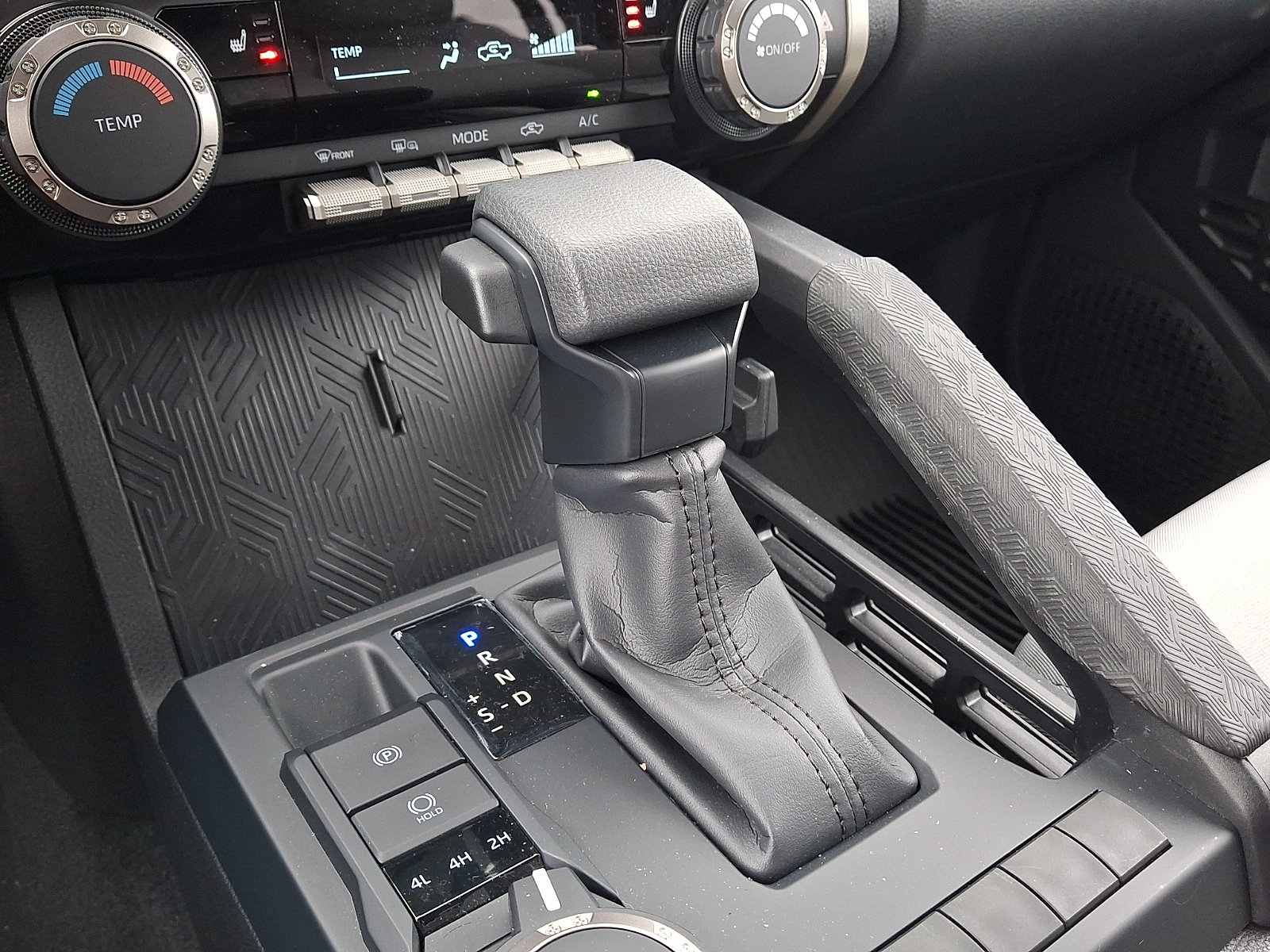 Certified 2025 Toyota Tacoma SR5 AWD/4WD image 15