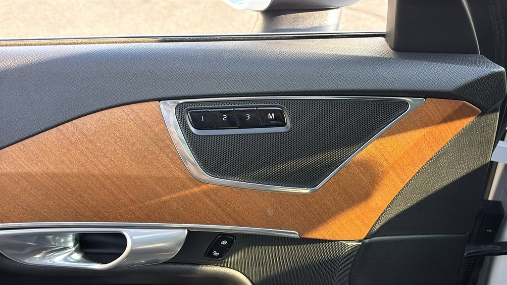 Certified 2023 Volvo XC90 B6 Plus AWD/4WD image 11
